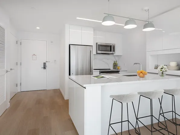 4650 Broadway image 2 of 25