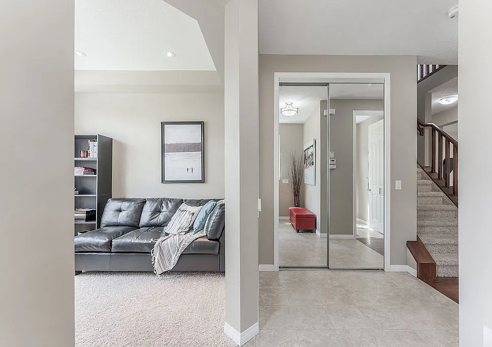 Short Term Lease Only Fantastic 3 Bedroom + Den Family Home In Sw Airdrie! (Cp018) — Photo 3