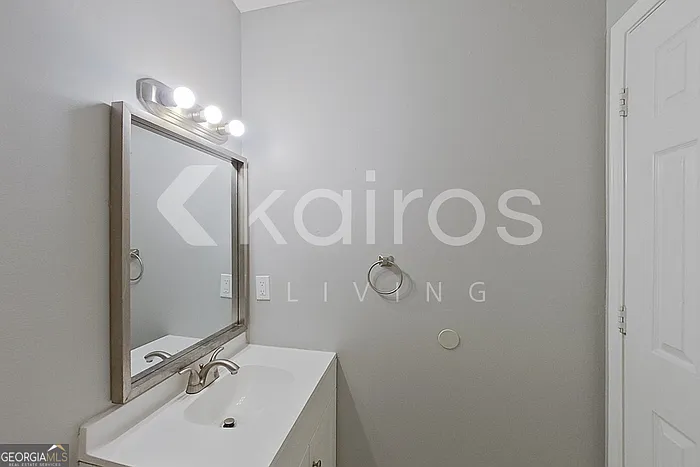 320 Deerpark Dr — Photo 10