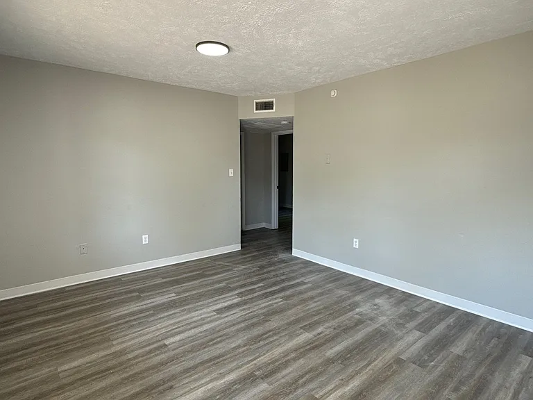 1258 Fairground Rd — Photo 2