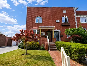 326 Bay 14th Street