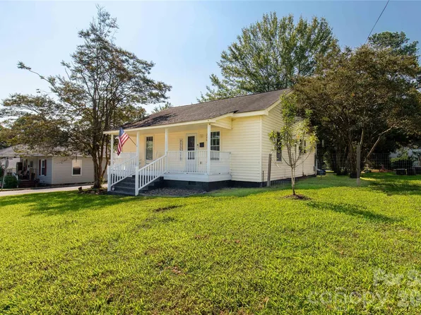 206 McConnell St, Clover, SC 29710