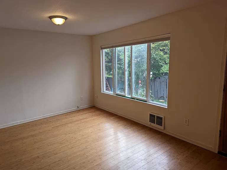 918 SW Holden St #2 — Photo 5