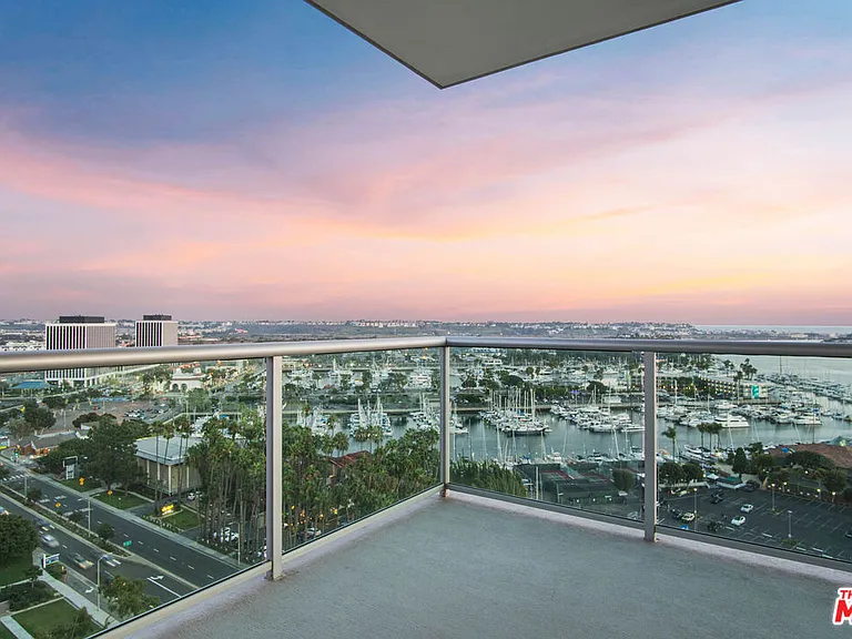 13700 Marina Pointe Dr #1801 — Photo 15