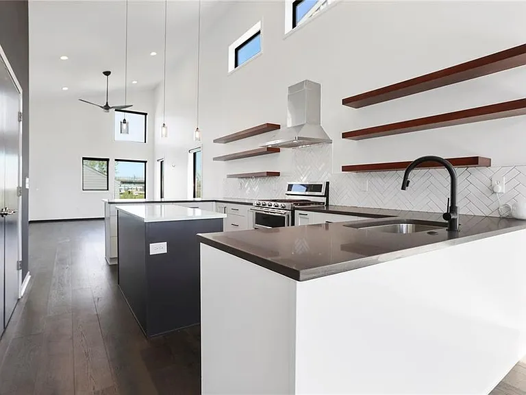 2232 Tracy Ave — Photo 6