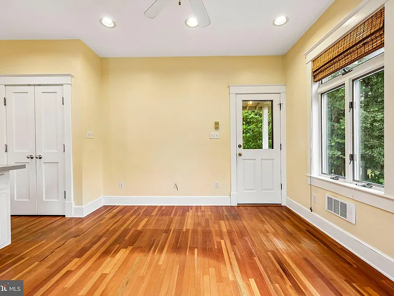 526 N Ivy St — Photo 27