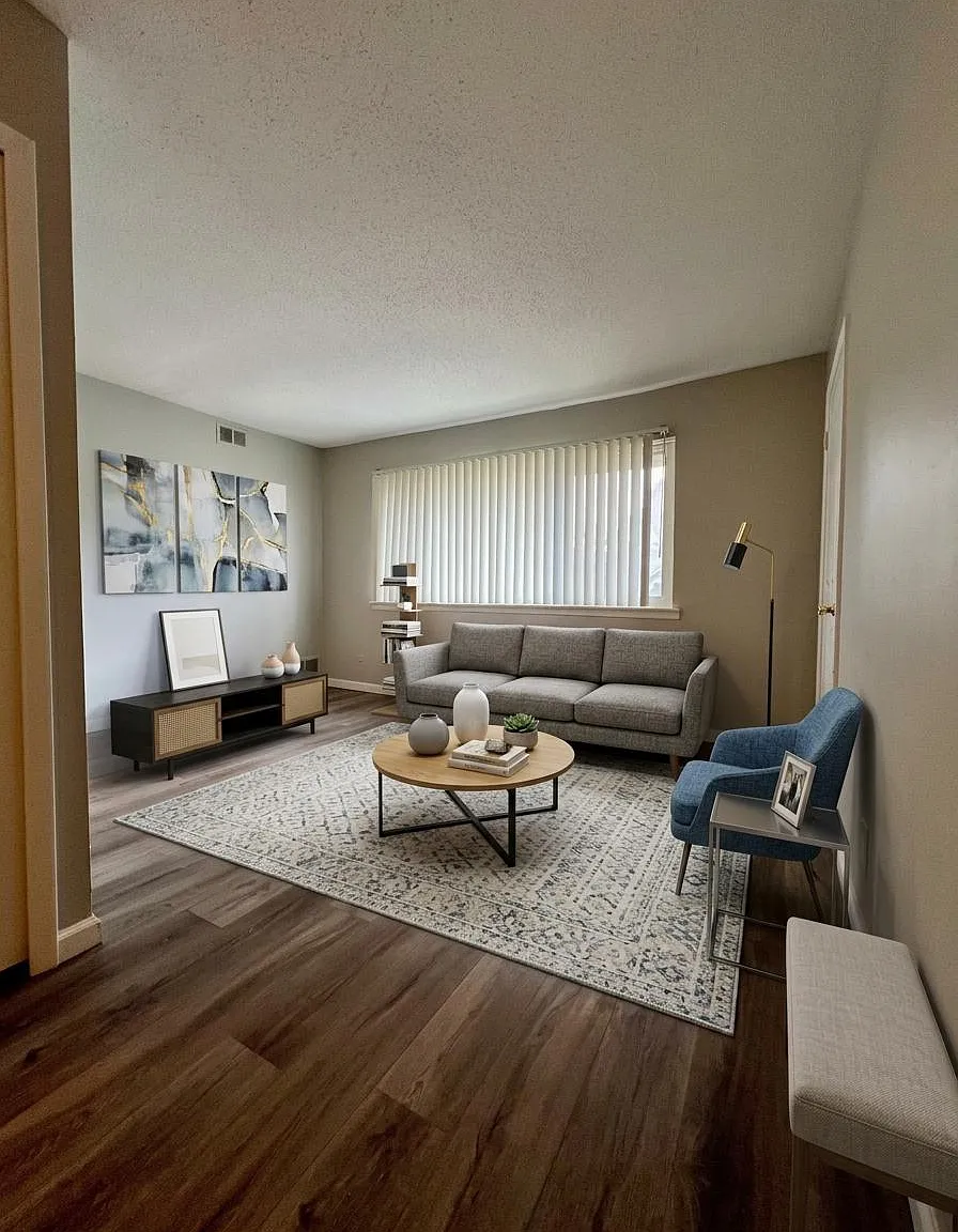 2 bed, 700 sqft, $1,350 — Photo 1