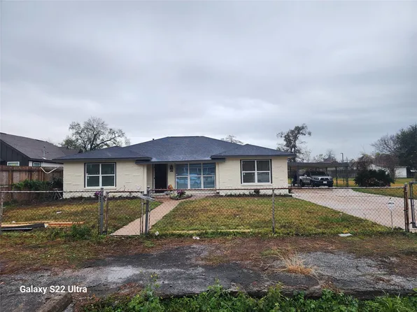 702 McDaniel St #B, Houston, TX 77022