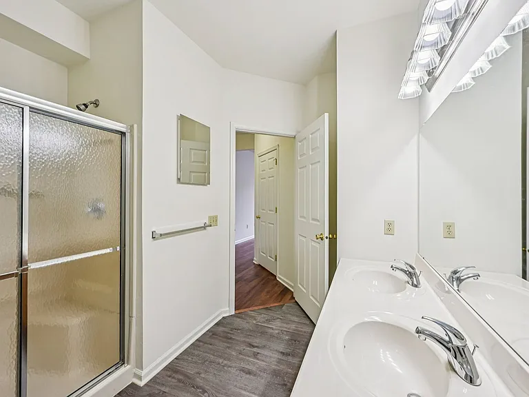 Spring Creek Apartments — Photo 135