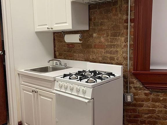 3rd image of 132 E 17th St APT 4