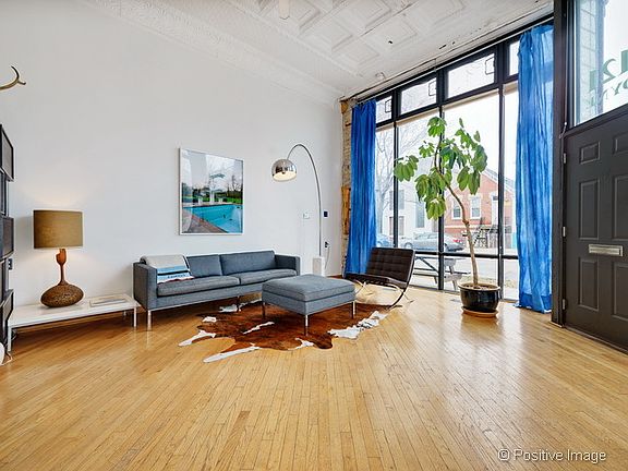 2nd image of 2121 N Hoyne Ave