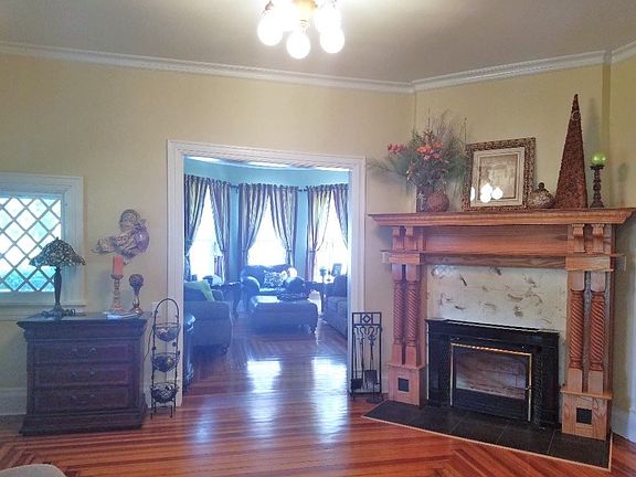 3rd image of 923 S Washington Ave