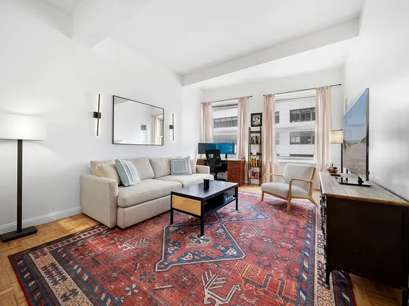 88 Greenwich Street 424 image 1 of 15