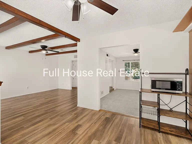 2309 Saturn Pl NE — Photo 18