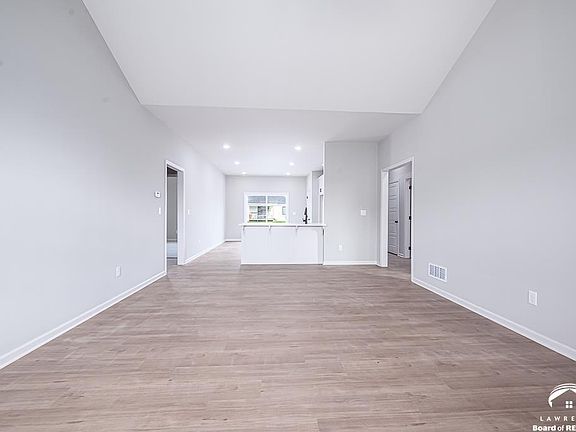 4th image of 903 2nd St
