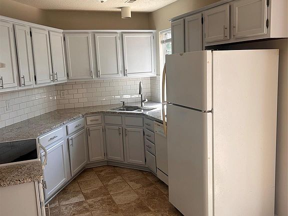 3rd image of 3301 Braewick Pl