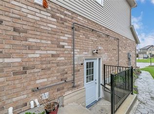 916 Magdalena Ct #B, Kitchener, ON N2E 0B3