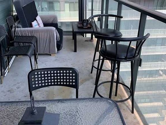 4th image of 15 Grenville St #2410