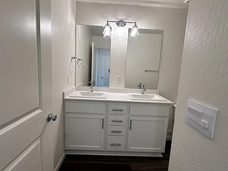 651 Skyler Ln — Photo 6