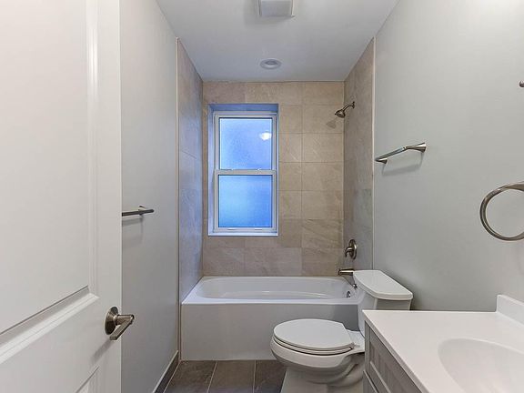4th image of 6230 S Woodlawn Ave #2R