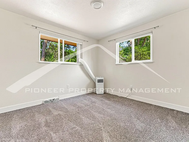 179 Eaton Ct — Photo 14