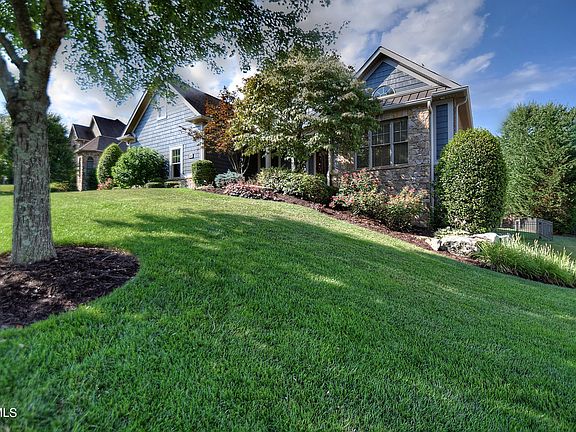 5th image of 2432 Crescent Lake Pl
