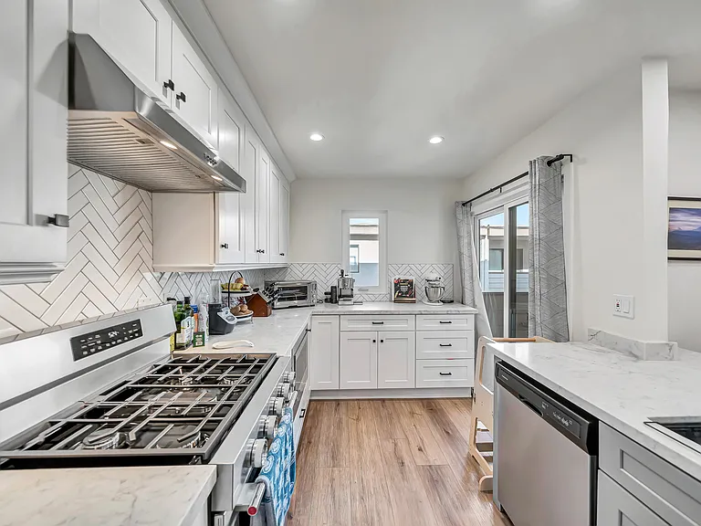 10231 Independence Ave — Photo 16