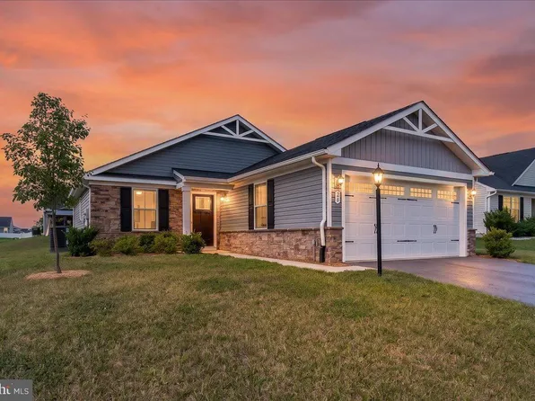 28 Opulent Ct, Hedgesville, WV 25427
