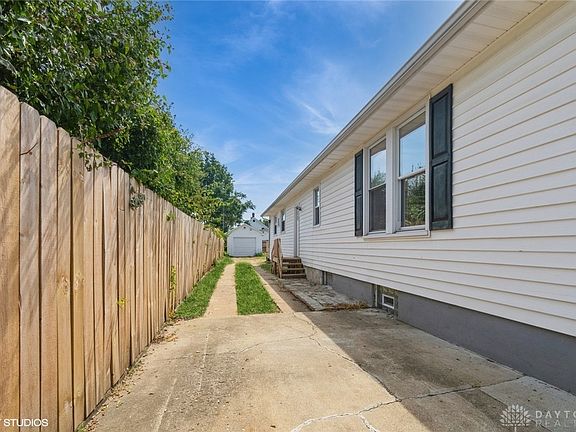 2nd image of 837 Belle Ave