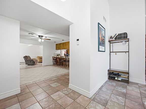 5th image of 403 Alpine St