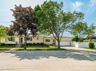 9100 28th St, Brookfield, IL 60513