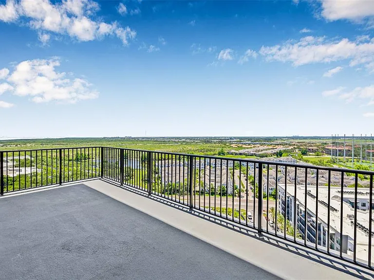 221 Main St N #Penthouse 1612 — Photo 27
