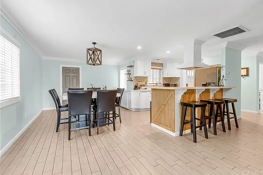 3 bed, 1332 sqft, $6,500 — Photo 2