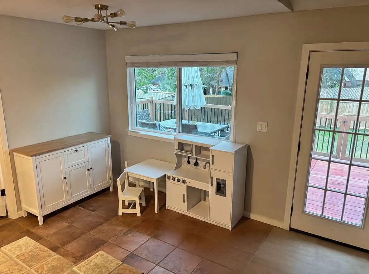 4 bed, 1610 sqft, $2,100 — Photo 3