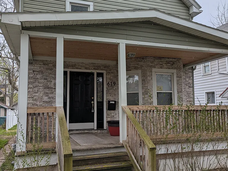 619 Sawyer St — Photo 2
