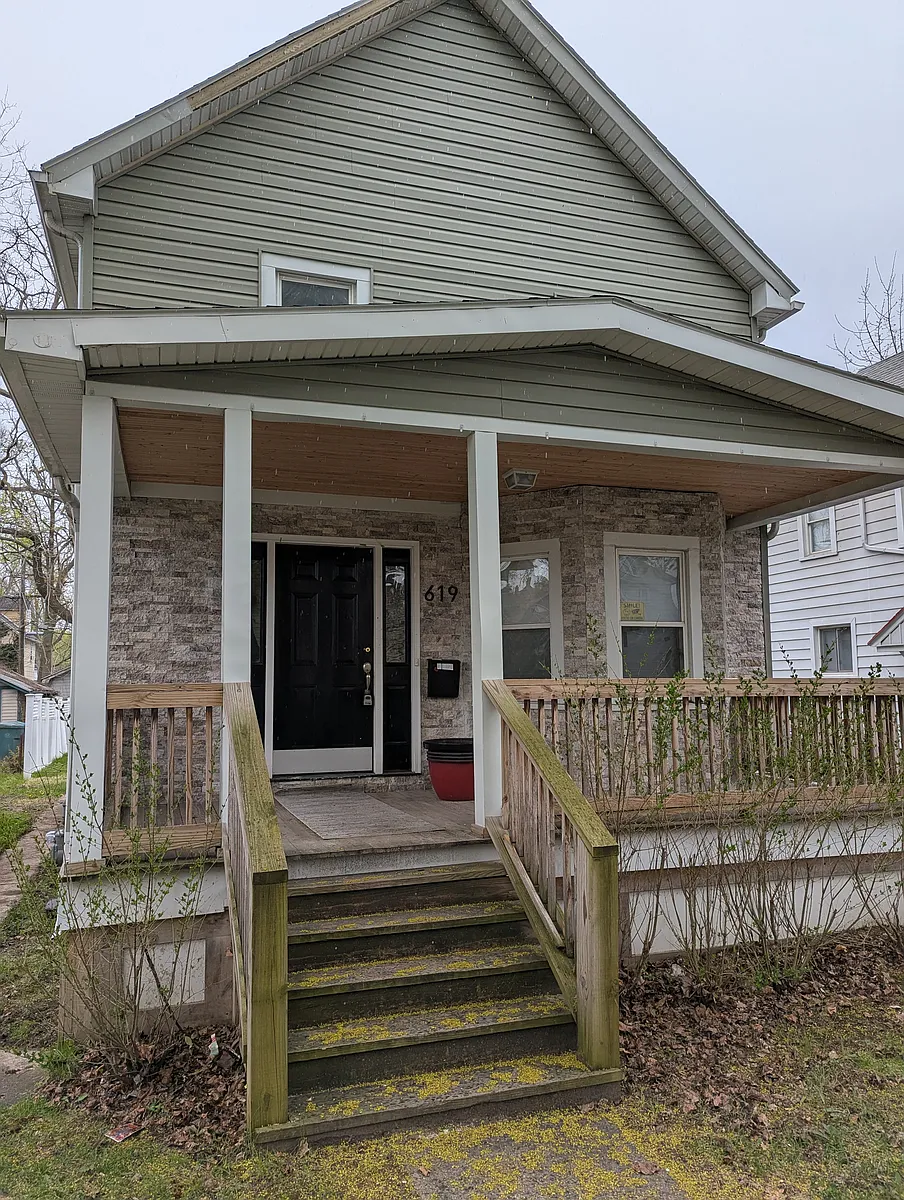 Building Photo - 619 Sawyer St
