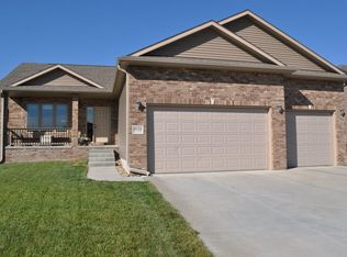 9532 Eastview Rd, Lincoln, NE 68505