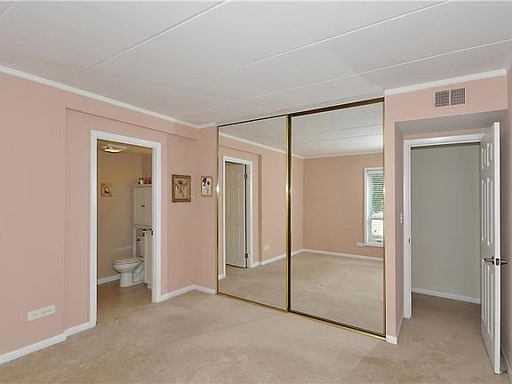5th image of 6330 Lincoln Ave Unit 1G