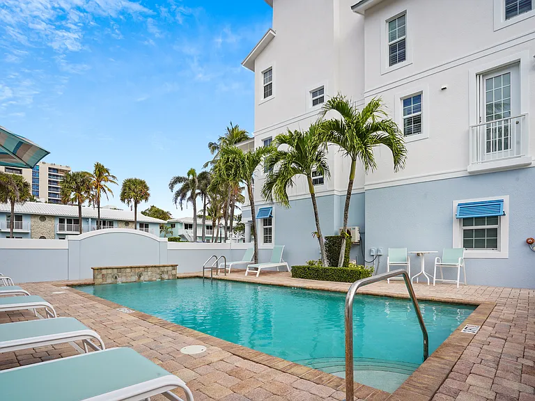 Oversized pool with fountains