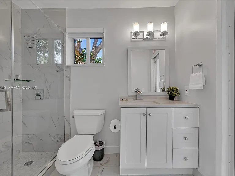 204 SW 19th Ave — Photo 9