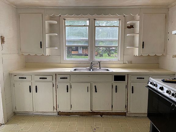 2nd image of 3030 W Moreno St
