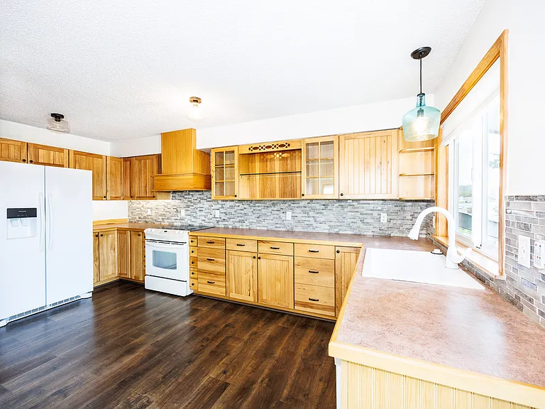 8142 Comox Rd — Photo 8
