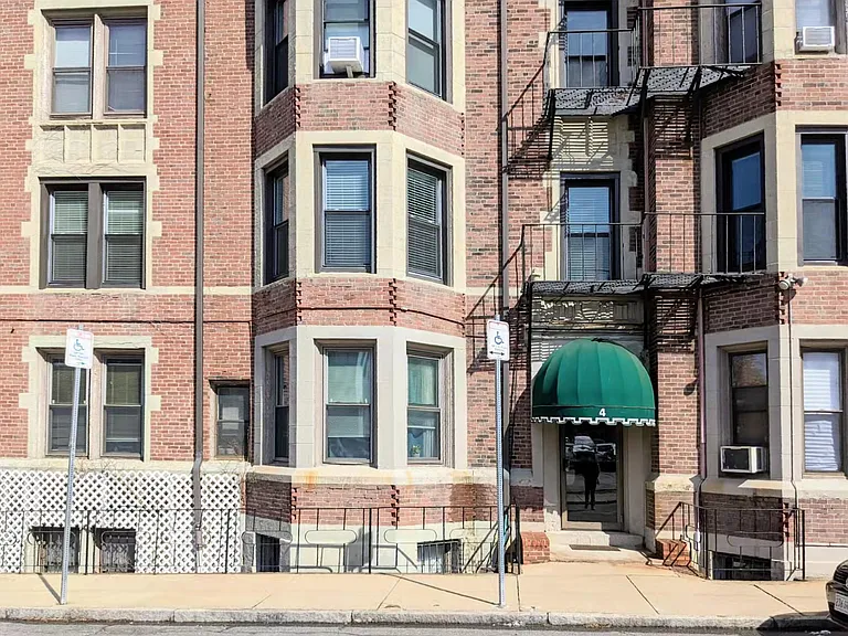 4 Commonwealth Ct #9 — Photo 1