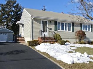 503 Steinway Rd, Saddle Brook, NJ 07663