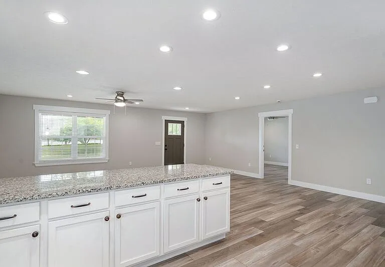 1120 N Clay Ave — Photo 8