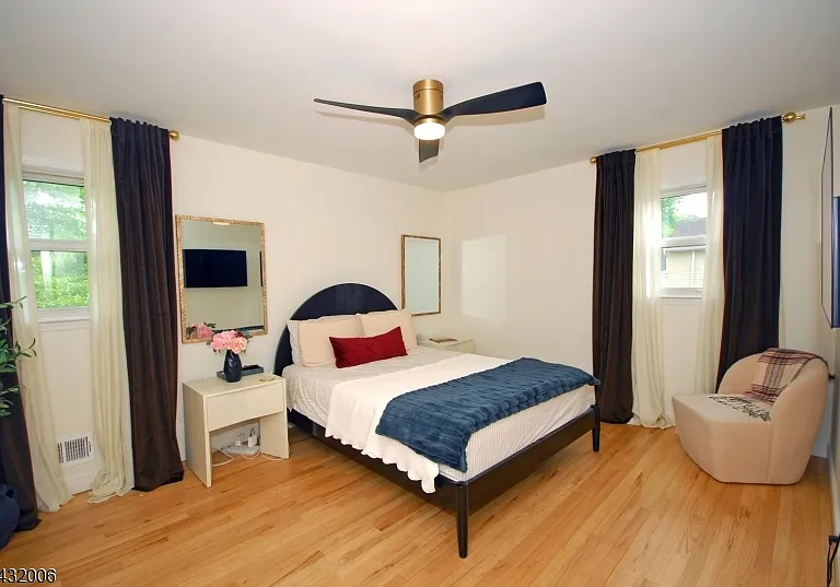 830 E Meadow Dr — Photo 17