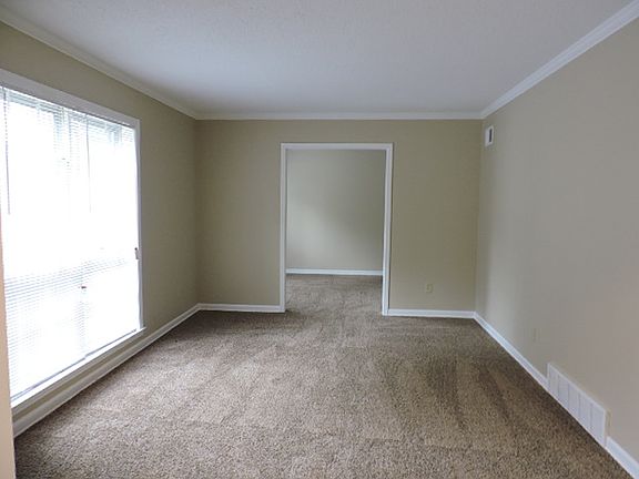 4th image of 5553 Elmhurst Ave
