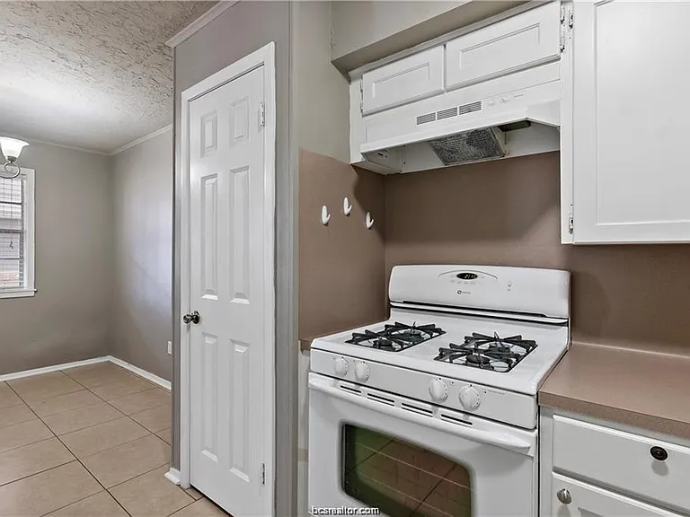 3906 Aspen St #D — Photo 9