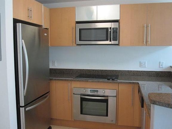 4th image of 300 S Biscayne Blvd APT 428