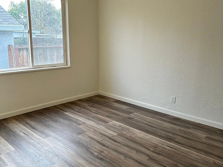 277 Alaska St — Photo 6